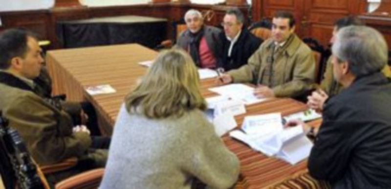 Representantes de la Asociación de Profesores de Enseñanza Secundaria (ASPES). / JUAN MARTÍN