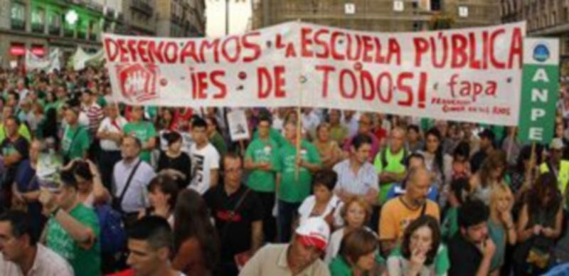 Una 'marea verde' formada por padres