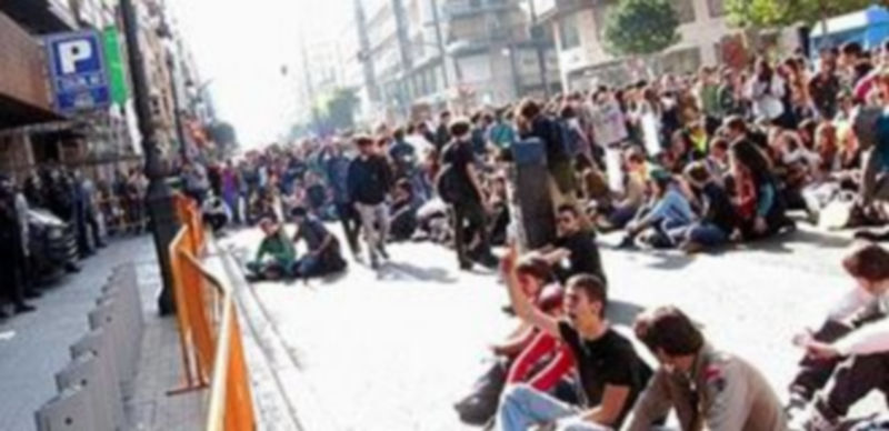 Estudiantes en la protesta de hoy en contra de los recortes en educación./EP