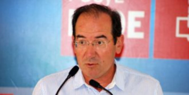 El PSOE denuncia el “nombramiento irregular” en la Junta de Susana Moreno 1 Octavio Cantalejo durante la rueda de prensa. / EL ADELANTADO