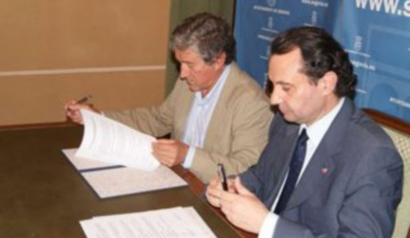 El momento de la firma./ EL ADELANTADO