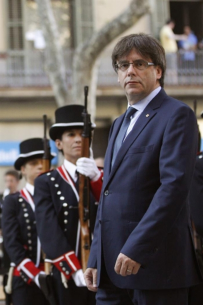Puigdemont planteará una oferta de referéndum pactado al Estado 1 El presidente de la Generalitat de Cataluña