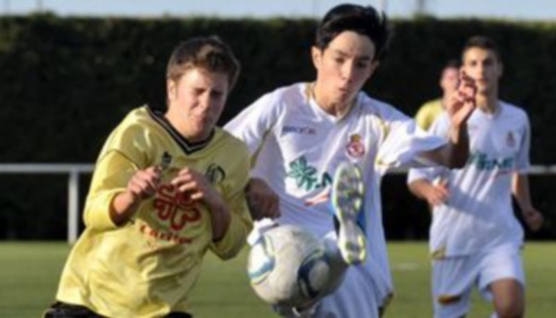 Jugada del encuentro de ayer entre el Quintanar y la Cultural Leonesa. / Juan Martín