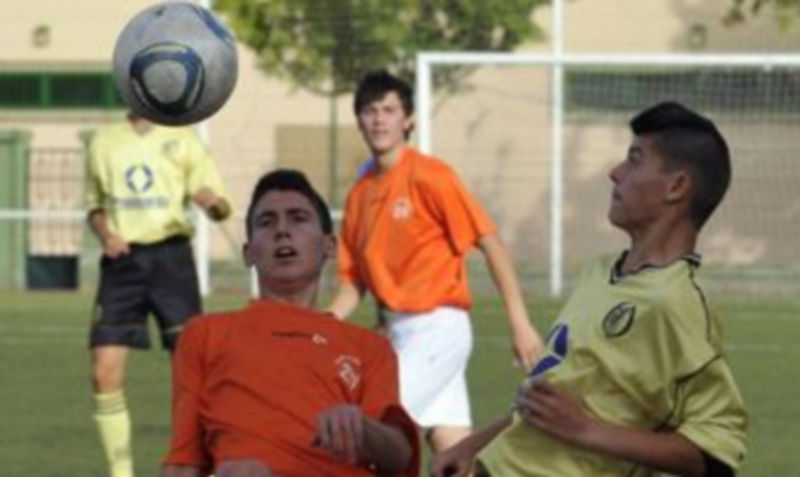 Jugada del encuentro amistoso de ayer entre el Quintanar y el Zona Norte. / J.M.