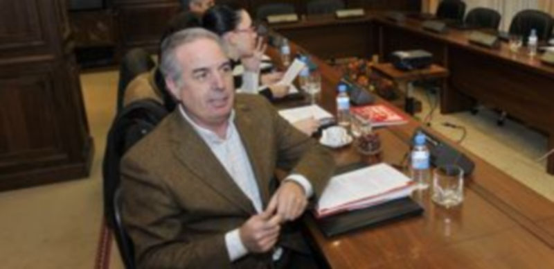 Rafael Encinas durante la reunión de la comisión gestora celebrada el martes./ KAMARERO