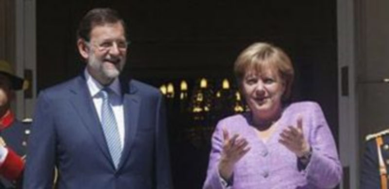 Mariano Rajoy y Angela Merkel minutos antes de la reunión mantenida en La Moncloa./ EUROPA PRESS