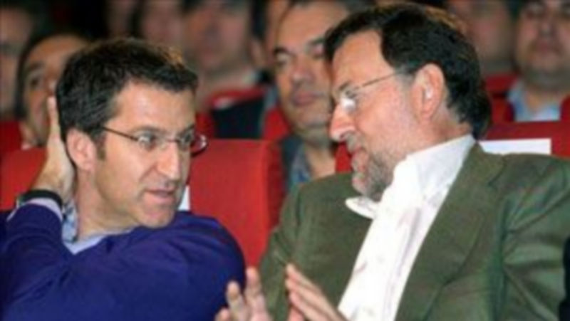 El presidente del Partido Popular Mariano Rajoy acompañado del presidente del PP de Galicia