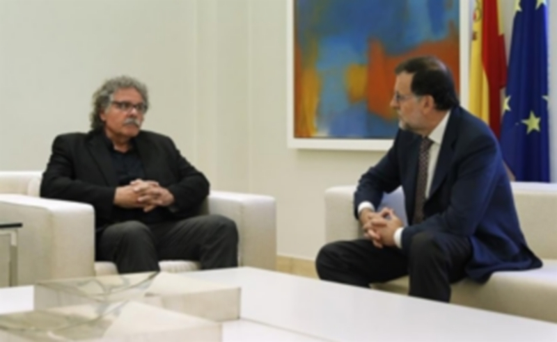 El PP asegura que el PSOE sigue siendo su prioridad para negociar 1 Mariano Rajoy conversa con el portavoz parlamentario de ERC