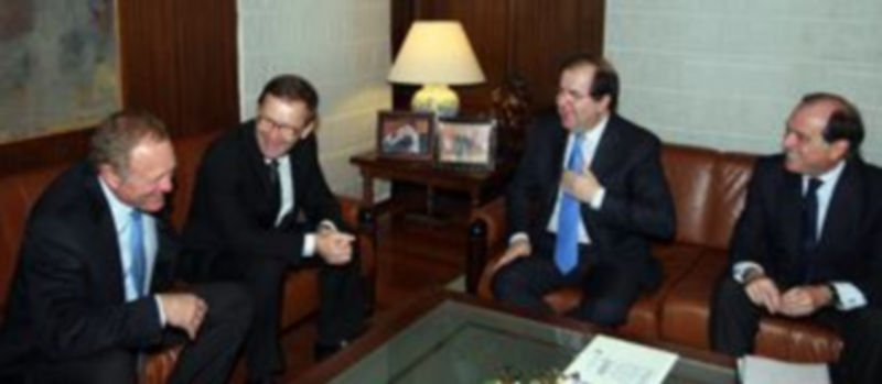 Directivos de Renault se han reunido hoy con Juan Vicente Herrera./ ICAL