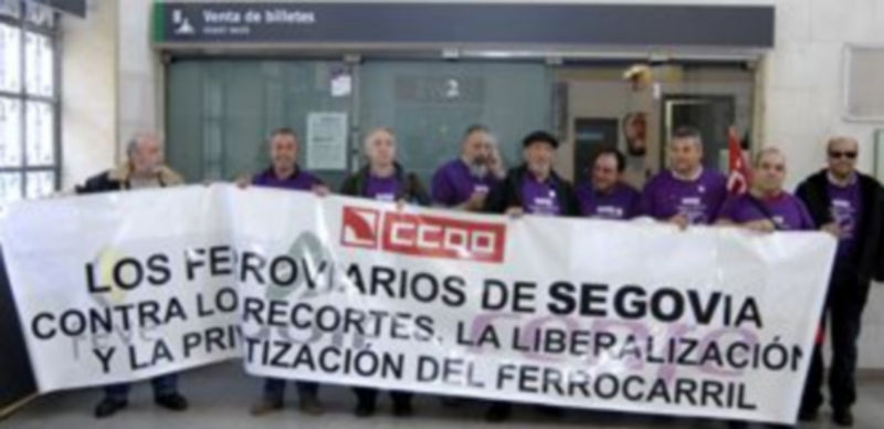Concentración de ferroviarios en la vieja estación. / A. BENAVENTE