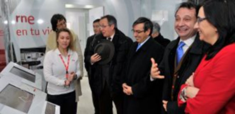 Las autoridades segovianas asistieron a la inauguración de la muestra. / KAMARERO