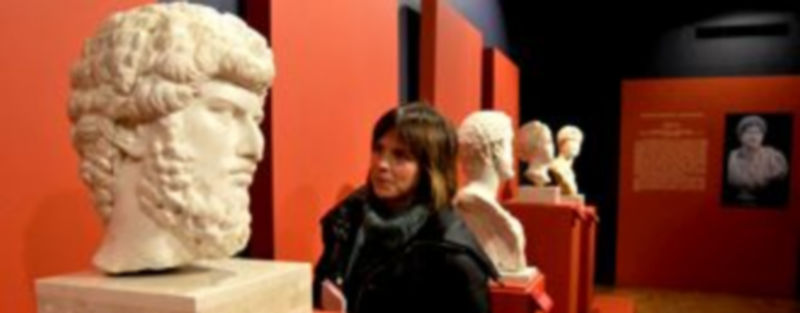 Uno de los bustos que se expone en el Torreón de Lozoya