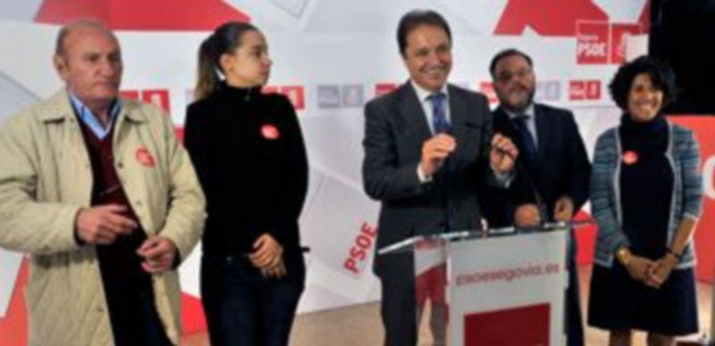 Juan Luis Gordo presentó el programa acompañado por el resto de candidatos. / KAMARERO