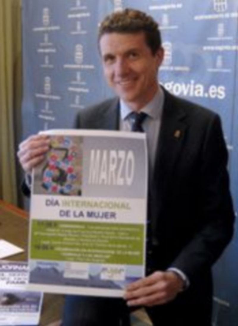 El concejal Andrés Torquemada presentó la programación. / BENAVENTE