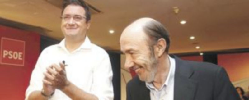 Óscar López (i) y Alfredo Pérez Rubalcaba