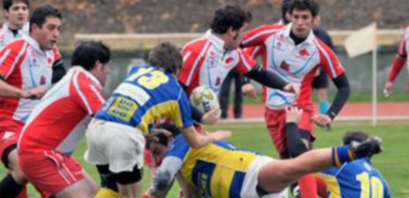 Jugada de un partido anterior del Azulejos Tabanera Lobos en las pistas Antonio Prieto. / Kamarero