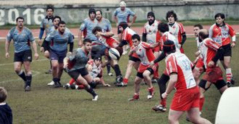 Jugada de ataque del Azulejos Tabanera Lobos durante el partido del sábado ante el Aranda RC. / RAC Lobos