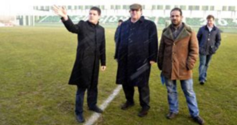 Instante de la visita llevada a cabo por el presidente de la Federación Española de rugby (segundo por la izquierda) a las instalaciones del campo de La Albuera. /J. Martín.