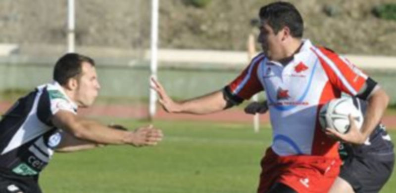 Jugada de un encuentro anterior del Azulejos Tabanera Lobos en las pistas Antonio Prieto de La Albuera. / Juan Martín