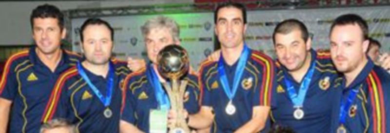 César Arcones (dcha) junto a Venancio López (izq) y Jaime Bores integrando el cuerpo técnico de la selección. / Cristiano Borges