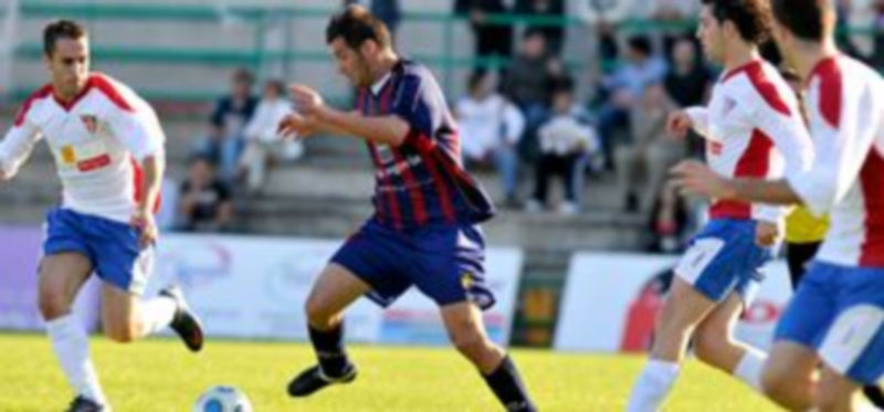 Un partido del la Gimnástica Segoviana contra el Racing Lermeño la temporada pasada. / Juan Martín