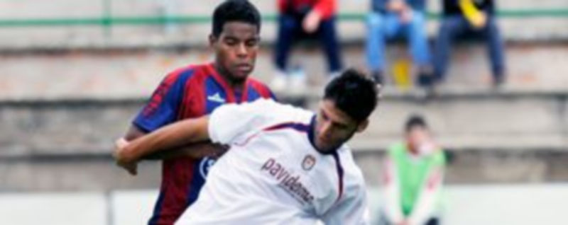 El defensa gimnástico Álex