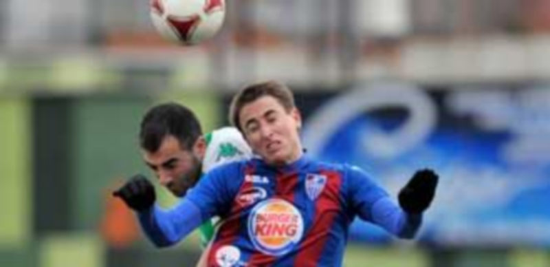 Jugada aérea del encuentro entre la Segoviana y el Astorga. / KAMARERO