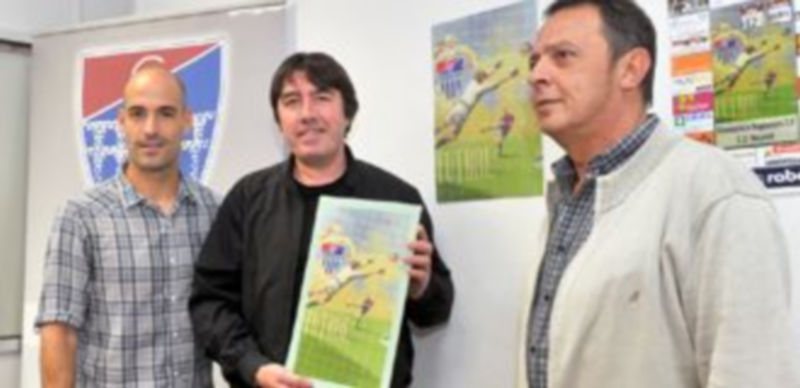 Ricardo de Andrés y Moisés López flanquean al artista José Luis López Saura