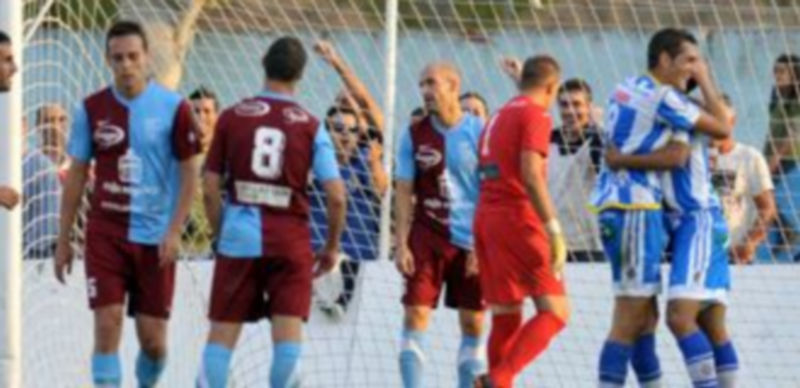 Así se les quedaron las caras a Dani Palacios y a Ricardo después de que su equipo encajara el tercer gol de la tarde. / Juan Martín