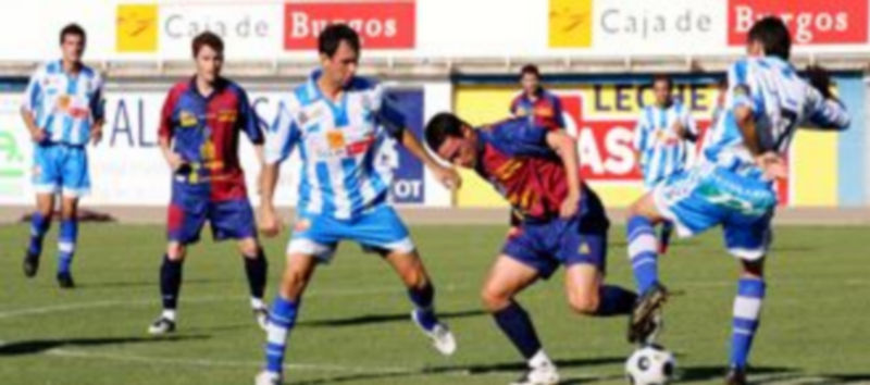 Jugada de un partido anterior entre la Arandina y la Segoviana. /El Adelantado