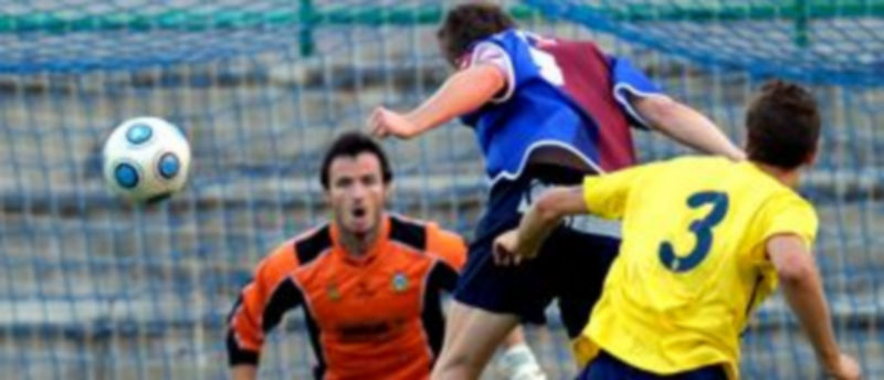 De esta forma remató Juli el segundo gol de la Segoviana en La Albuera. / Kamarero