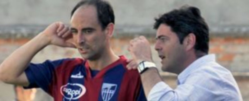 Chema escucha las órdenes de Paco Maroto en un partido disputado esta temporada. / Juan Martín.