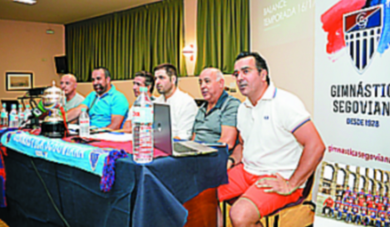 Aprobado por unanimidad 1 De izquierda a derecha