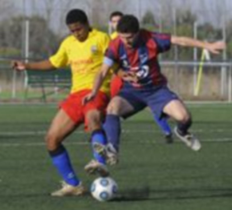 Jugada del encuentro de ayer entre la Gimnástica Segoviana B y el Norma San Leonardo. / Juan Martín