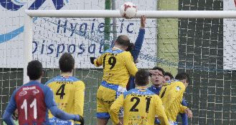 La acción del penalti que supuso el empate de la Arandina