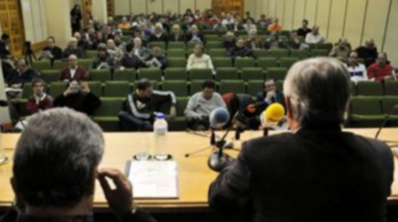 Imagen de la última asamblea de la Segoviana que se llevó a efecto en el salón de actos del Palacio de Mansilla/ Juan Martín