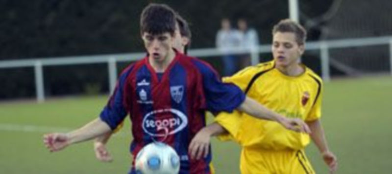 Jugada de un encuentro anterior de la Gimnástica Segoviana juvenil en el Mariano ‘Chocolate’. / Kamarero