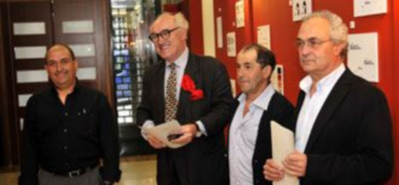 Fernando Fernández junto a otros representantes de la asociación