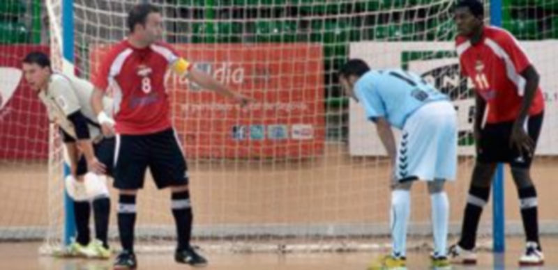 Abel trata de colocar a sus compañeros en un momento del partido frente al Uruguay. / Lara Mazagatos