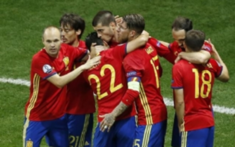 España sí pide ser favorita 1 Los jugadores de la Selección celebran el tercer gol ante Turquía./ EUROPA PRESS