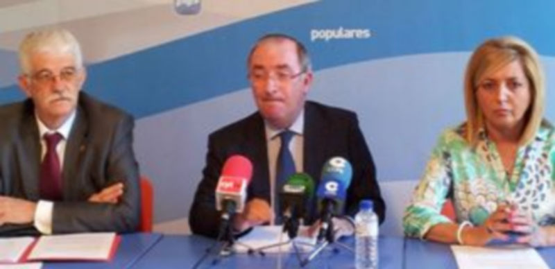 Los tres senadores del PP esta mañana en rueda de prensa. / EL ADELANTADO