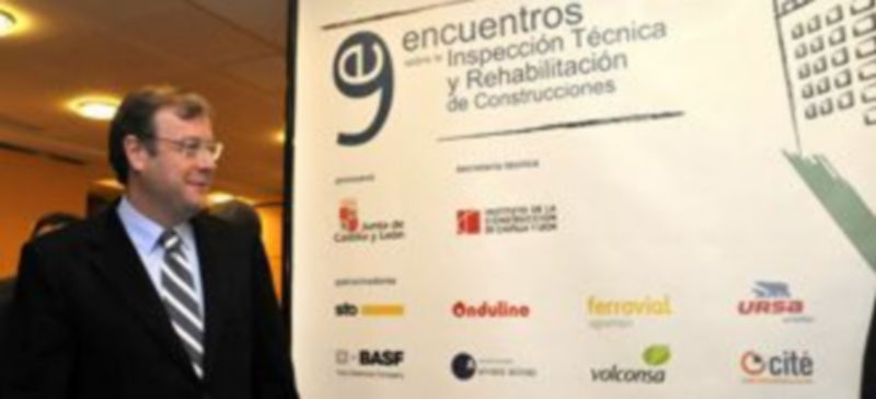 El consejero inauguró los Encuentros sobre la Inspección Técnica y Rehabilitación de Construcciones. / Juan Martín