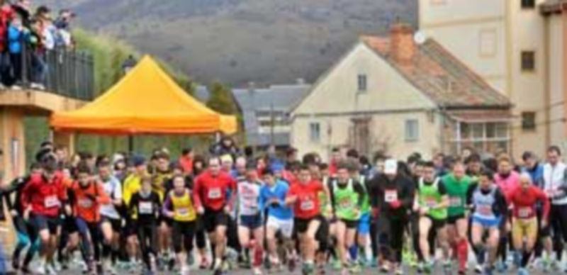 Imagen de la salida de la carrera para categorías juvenil