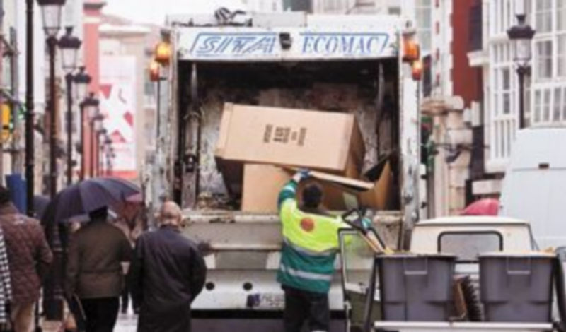 El sonido del camión de la basura al realizar su trabajo es uno de los que más molestan a los ciudadanos. / Luis López Araico