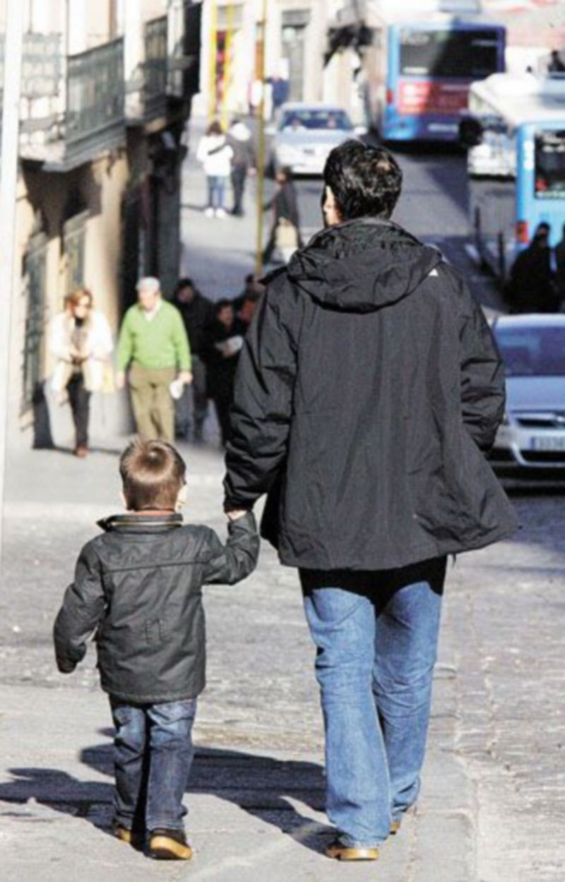 Los padres se implican cada vez más en la educación de los hijos. / Yolanda Lancha