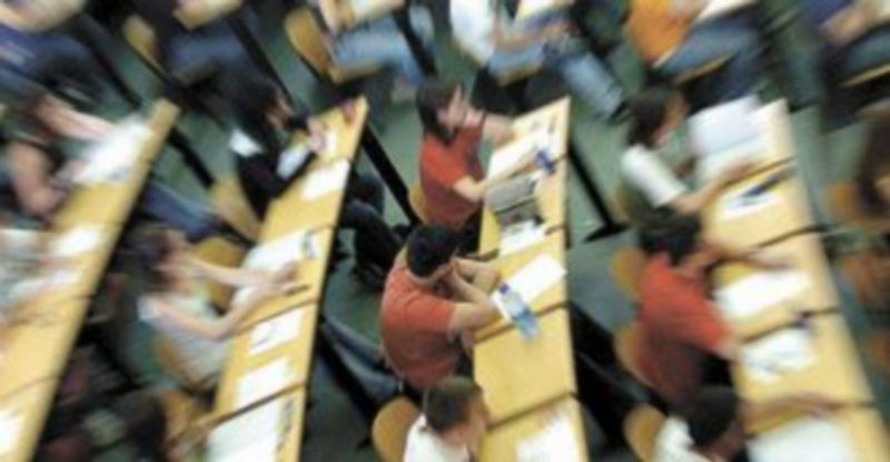 El objetivo es conseguir que los jóvenes con un buen expediente no dejen de estudiar por motivos económicos. / Efe