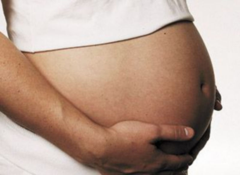 Muchos españoles recurren a una madre de alquiler en el extranjero. / Efe