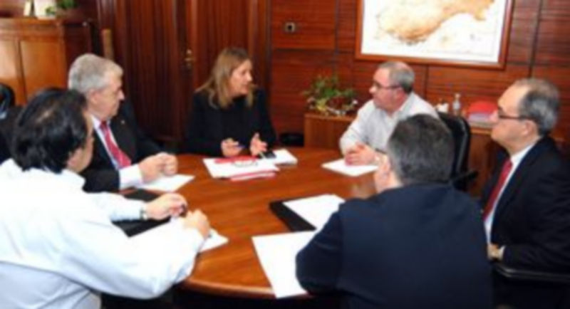 Un momento de la reunión de la Comisión de Coordinación del Fondo. / ALBERTO BENAVENTE