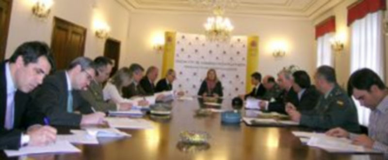 Una máquina quitanieves por cada 7,7 kilómetros de carretera 1 Un momento de la reunión celebrada en la Subdelegación.