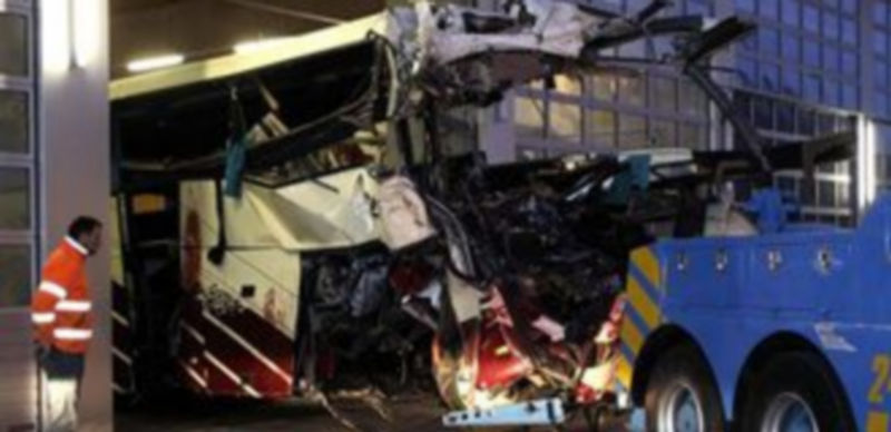 Estado en que quedó el autobús siniestrado./ EUROPA PRESS